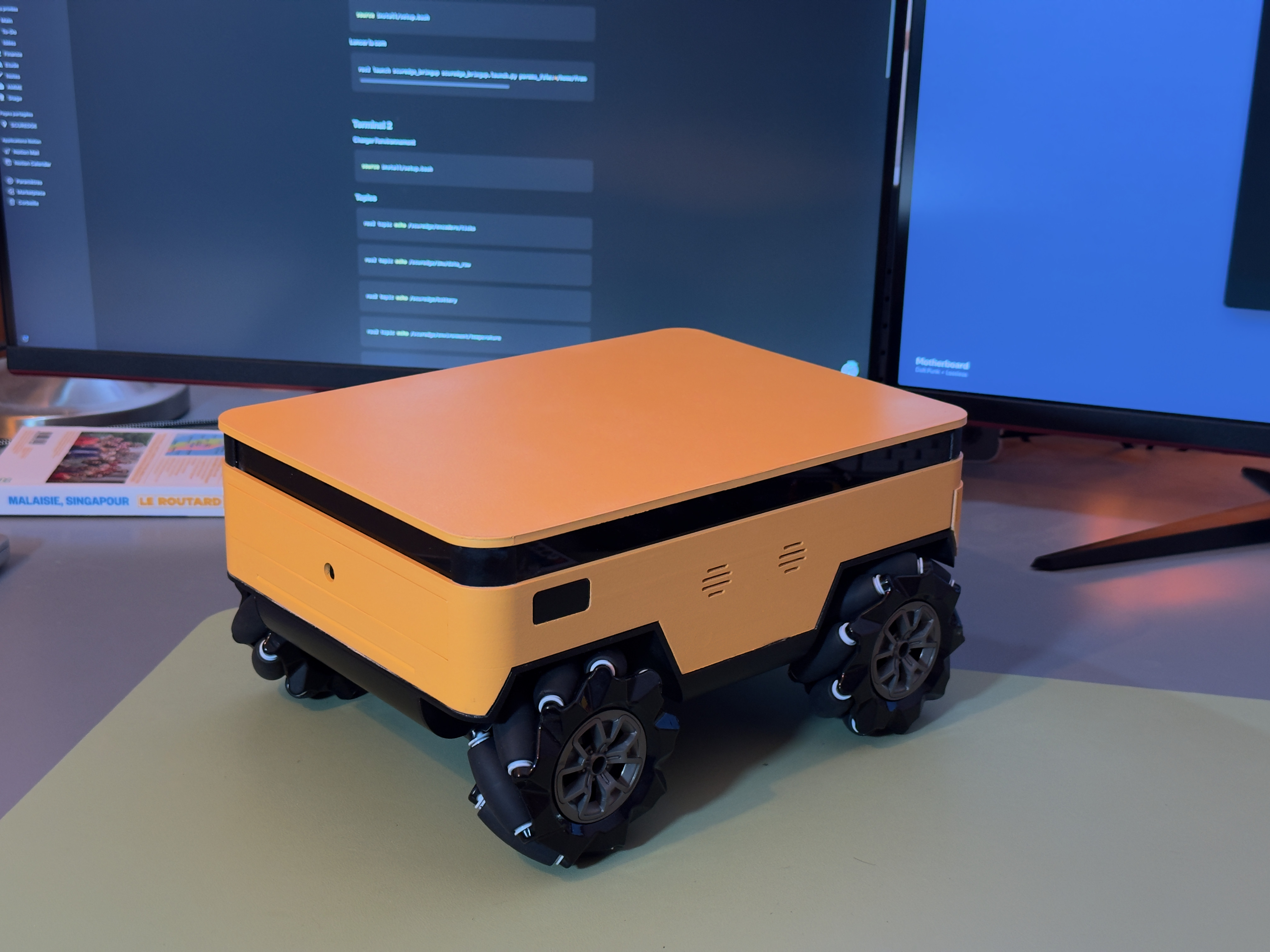 Robot SCUREDGE assemblé et peint